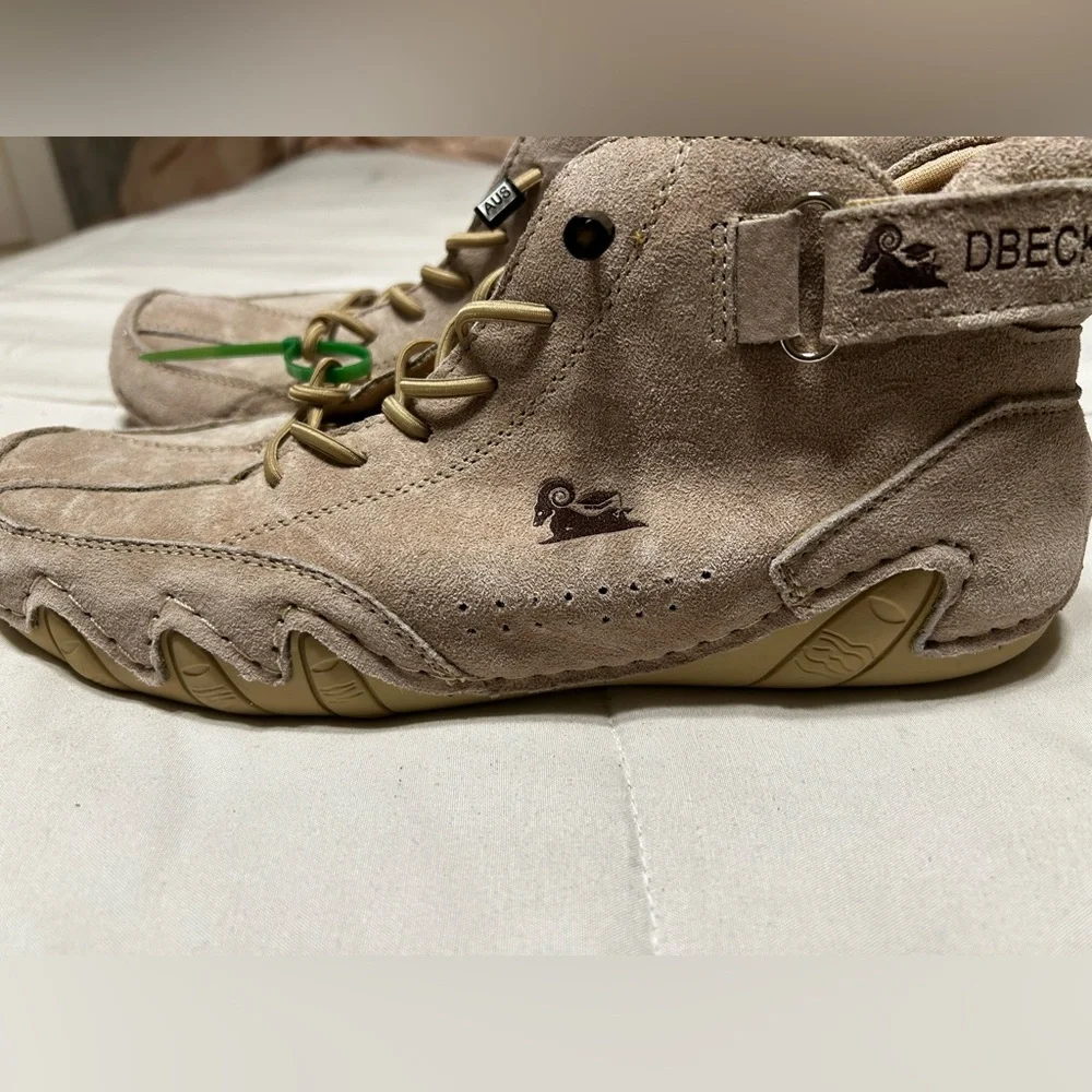 DBECK  Men's Beige Suede Chukka Boots size 39 GUC
